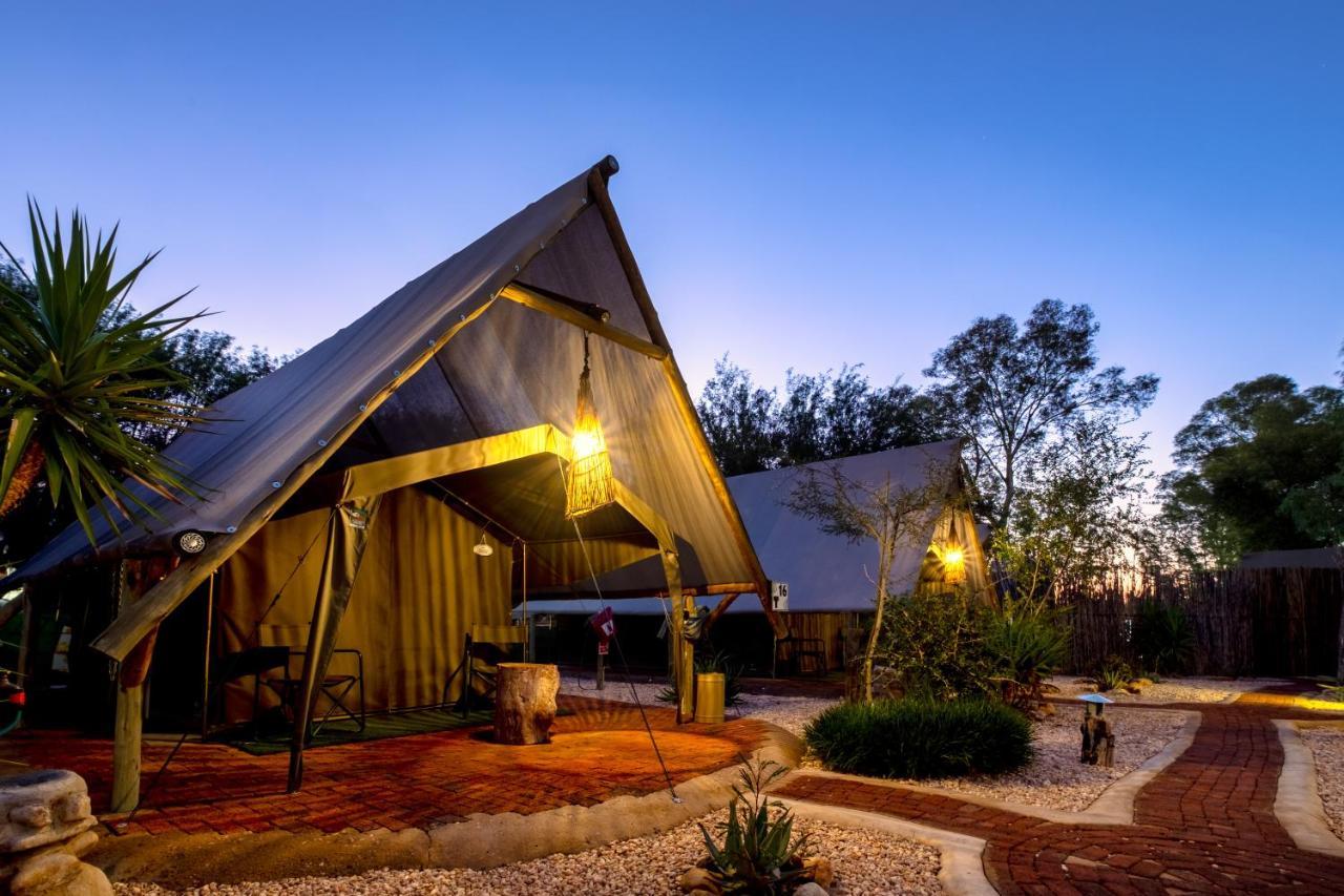 Urban Camp Hotel Windhoek Ngoại thất bức ảnh