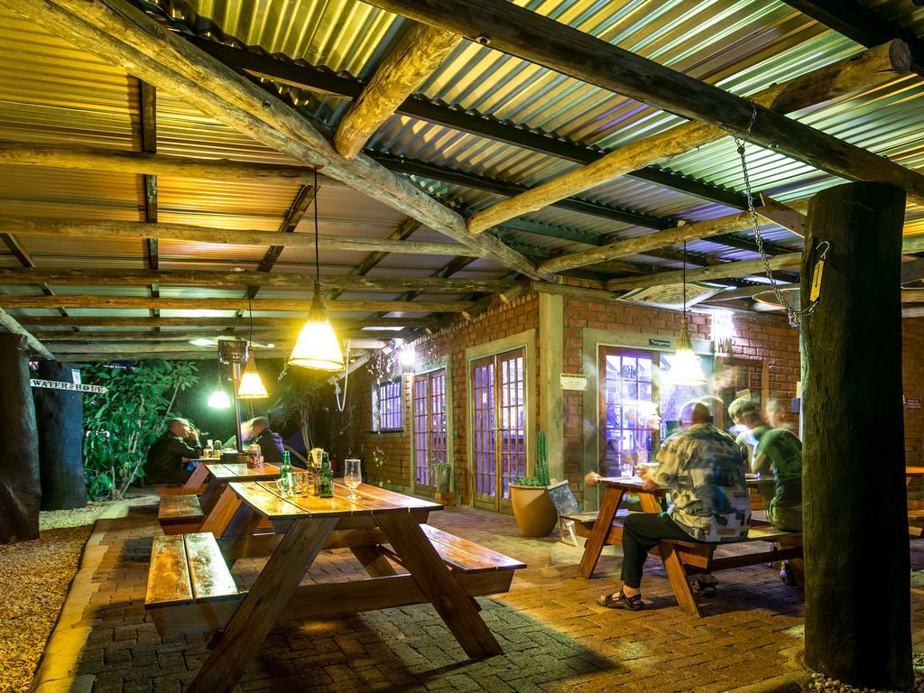 Urban Camp Hotel Windhoek Ngoại thất bức ảnh